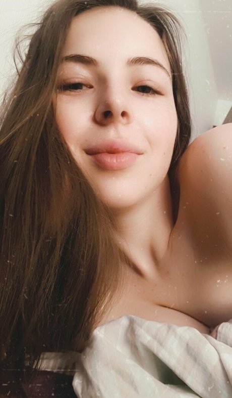 cabiriaxxx model free photo