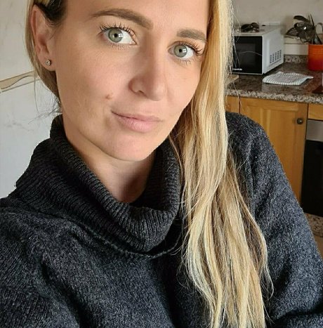 Ashley Campbell beautiful model img