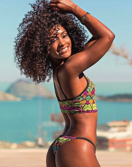 Erika Januza model hot photo