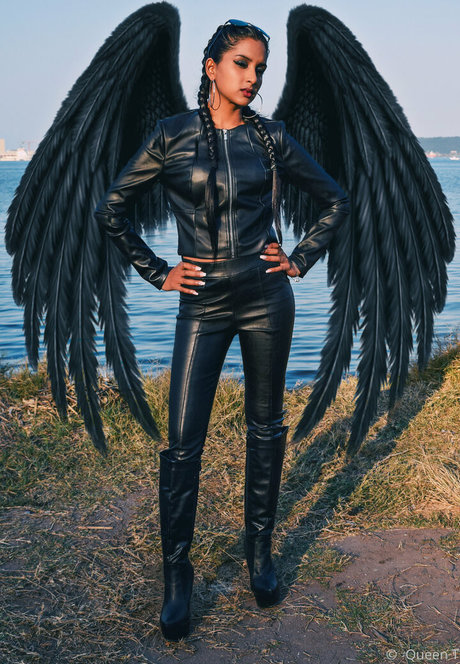 thequeentrish free pornstar gallery