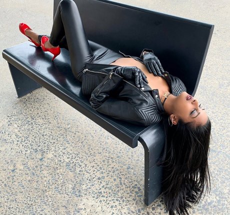 thequeentrish star hd photos