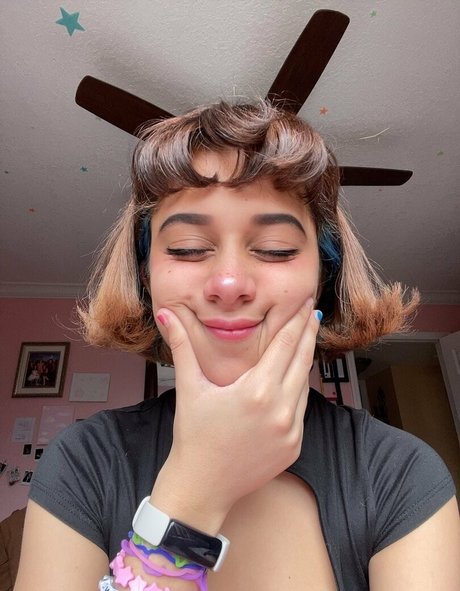 tiny onlyfans pretty photo