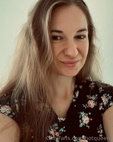 hotqueenr model pornographic picture