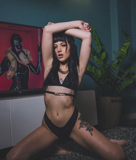 Baby Violent exclusive pornstar pic