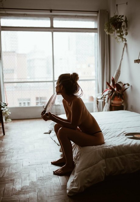 Victoria Basseto star naked photo