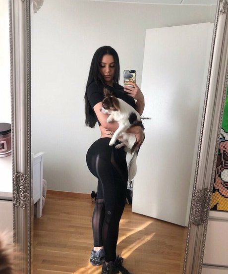 IvySky naked actress gallery