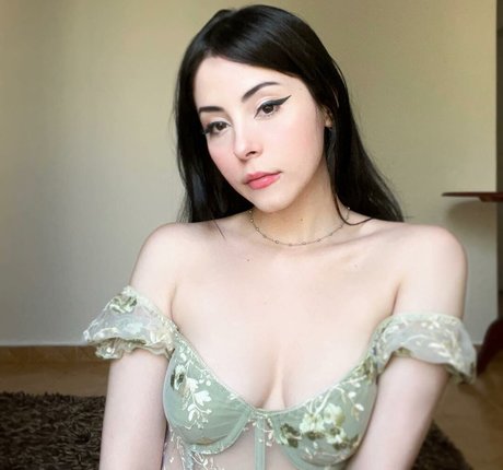 Caroline Favorino pretty pornstar images