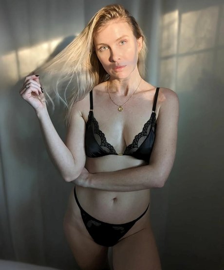 Mallory Moore perfect actress pictures