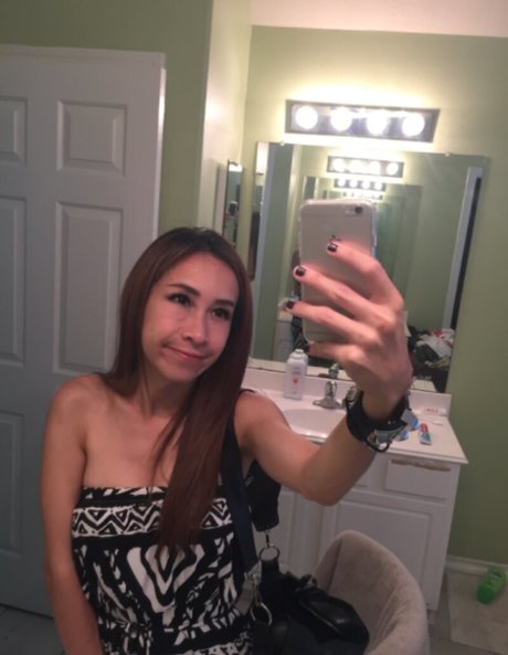 Transnickyx xxx model img