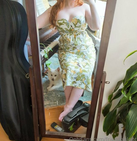 friendlysloot sexy actress pic