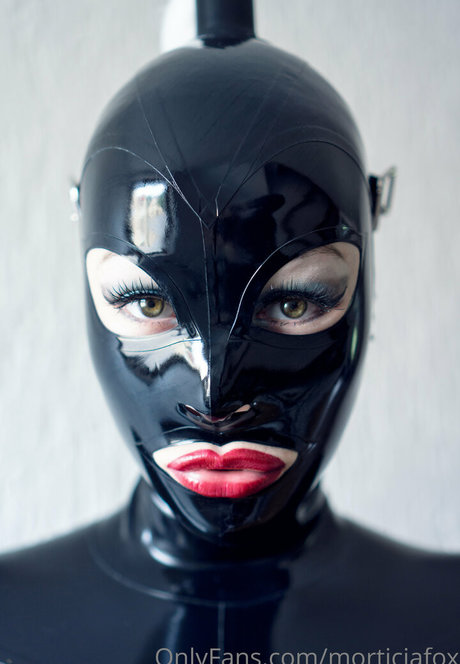 morticiafox erotic star pic