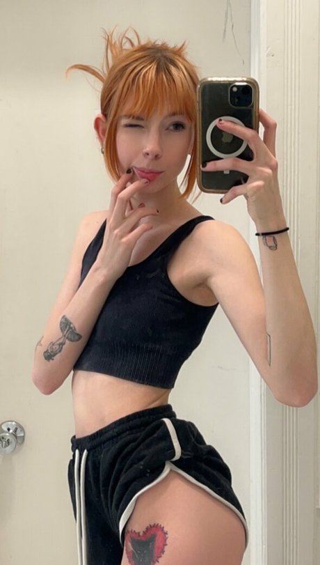 selflovemary sexy model pic