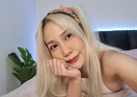 surisnow naked pornstar img