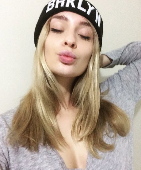 Emma Amelia nude model picture