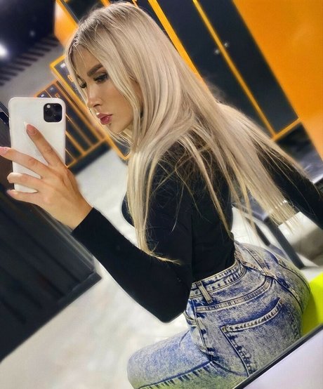 Vattel Anastasia model hd image