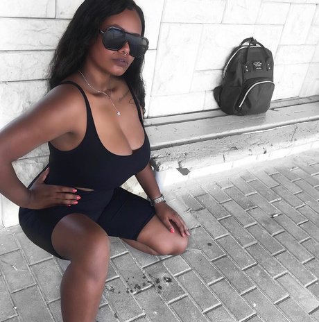 JustNati Quick model image