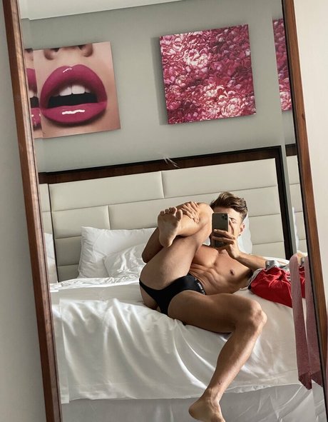 effortprivate adult star photo