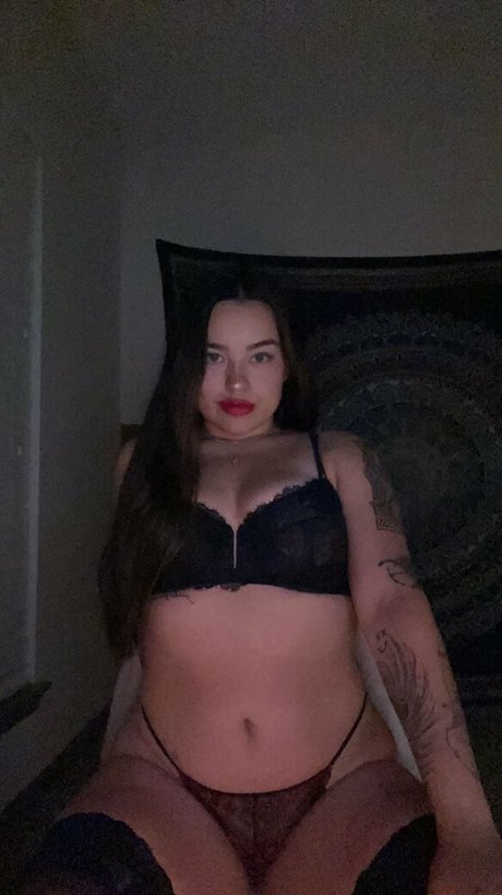 rrissarae model sexy img