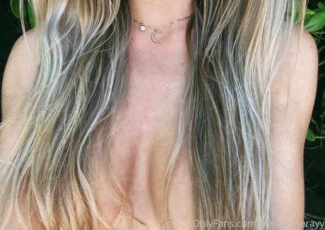 freyaannerayy beautiful star image