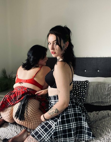 meltheoverthinker pornographic model image