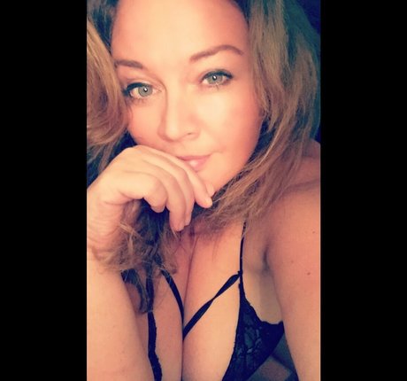 dutchcurvesinheels model art img