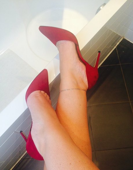 skinny blonde onlyfans pornographic pic