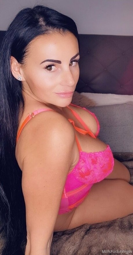 milfsfuckavirgin Quick model image