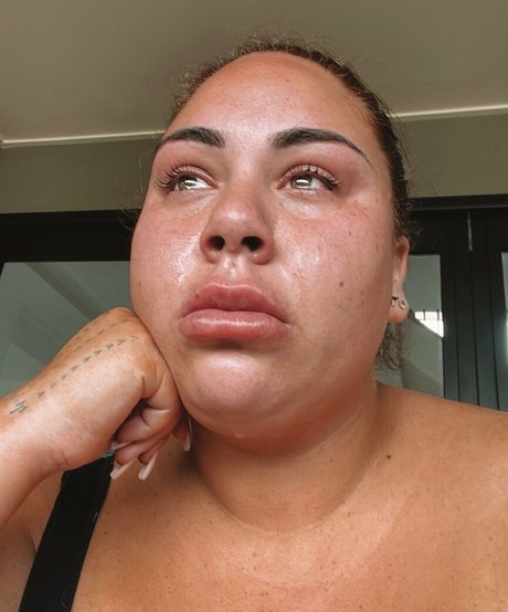 Antonia Waerea Adams model best archive