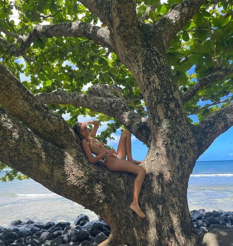 Emiliee Russo model high quality img