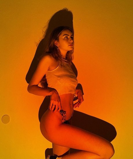 Emiliee Russo star free photos