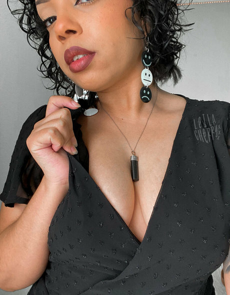 leilacherry naked pornstar photo