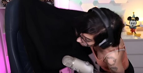 lesparks model adult image