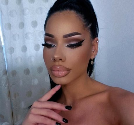 Patrisia Grebelnaia model free pics