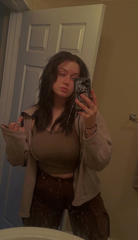 EmoPetasse model best photo