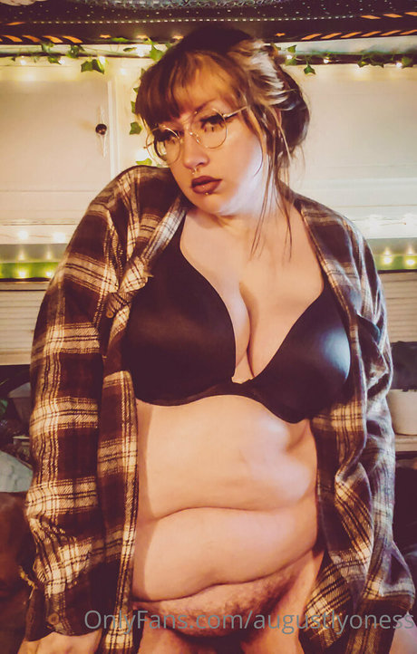 augustlyoness high quality star pic