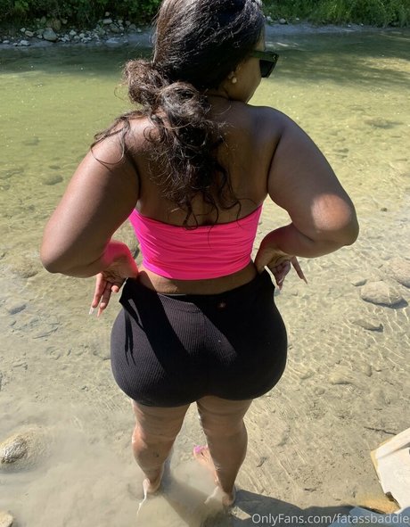 fatassbaddie nude model photo