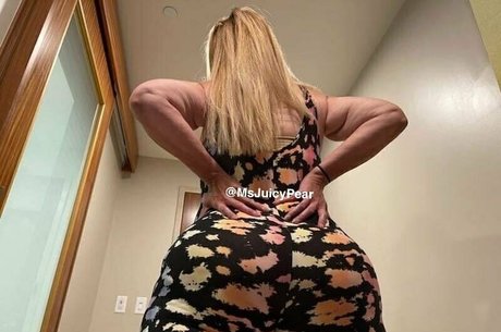 msjuicypear hot model picture