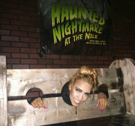 MoreSaige star best pics