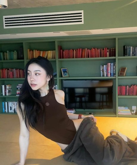 Shirliz Leee pornstar nude archive