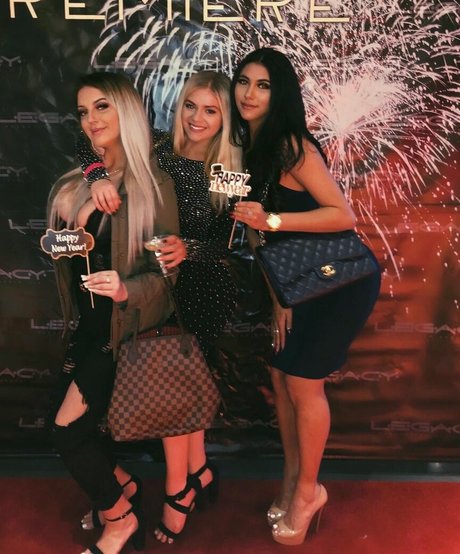 Rachel S naked model img