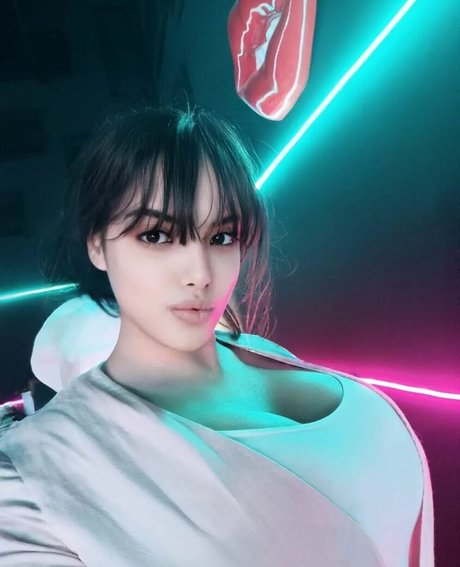 Atlanna model adult image