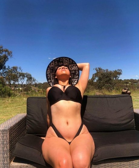 Elouise beautiful star pictures