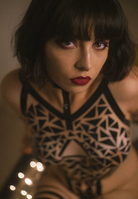 Vic Dagata free star gallery