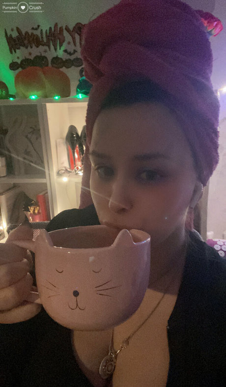 pumpkincrush naked model image