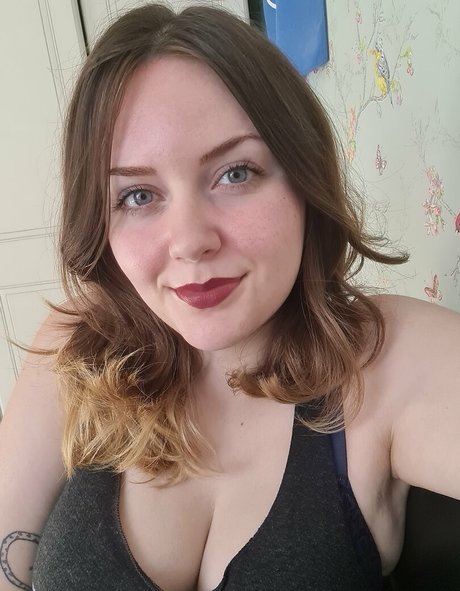 Chloe Holt nice actress galleries