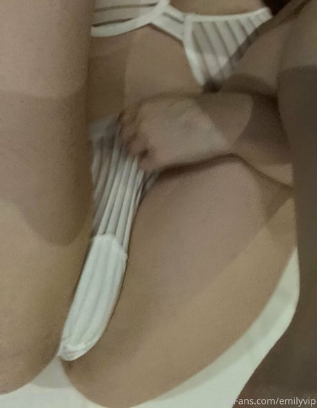 emilyvip pornstar nudes photo