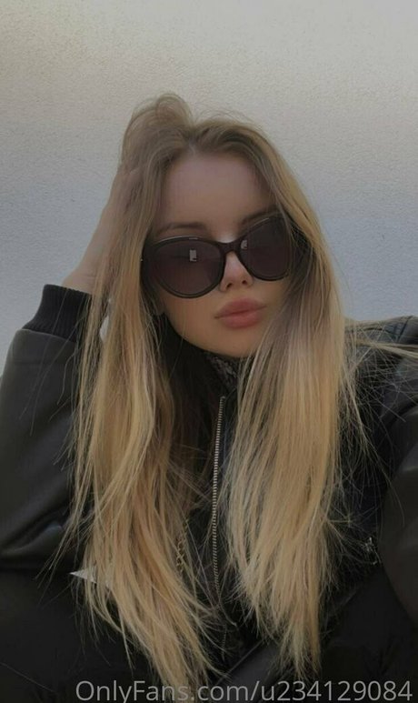 flora belll hot actress pics