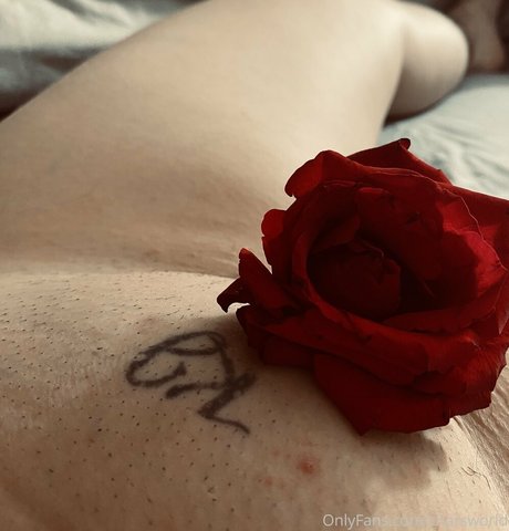 charsworld nudes model img