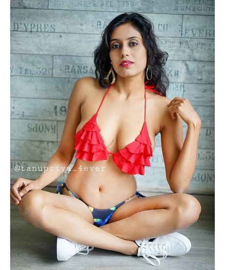 lesbian feet onlyfans naked pics