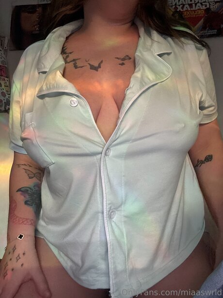 miaaswrld erotic actress image